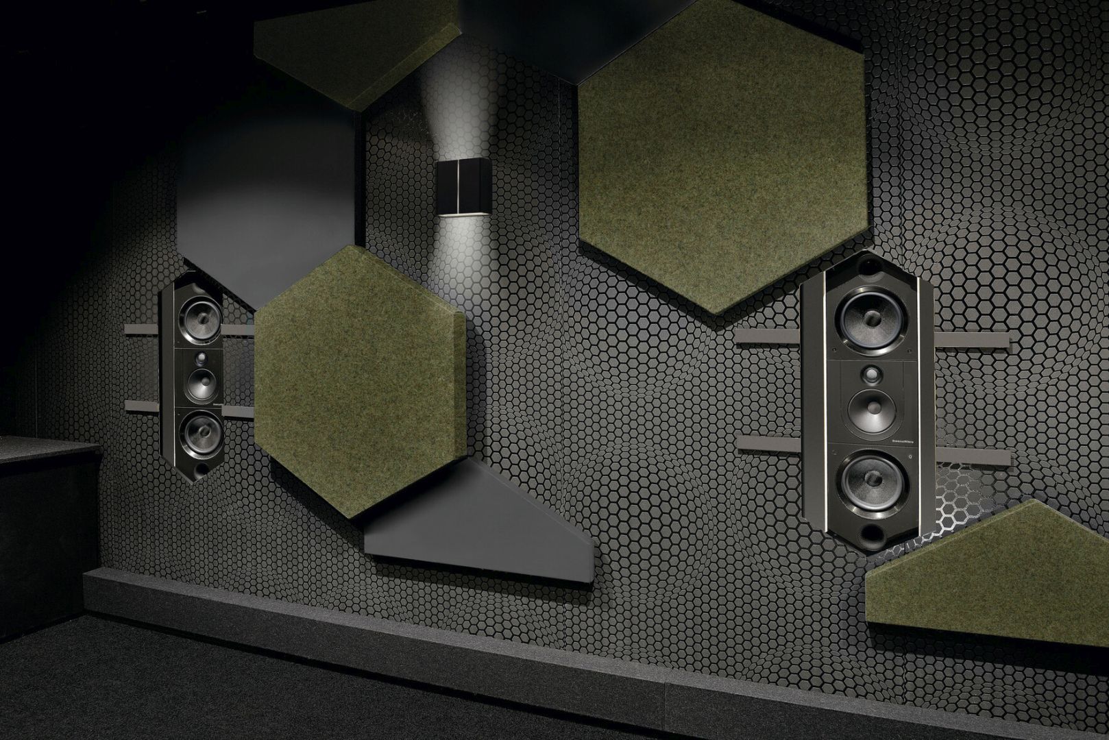 Bowers & Wilkins CWM8.3D